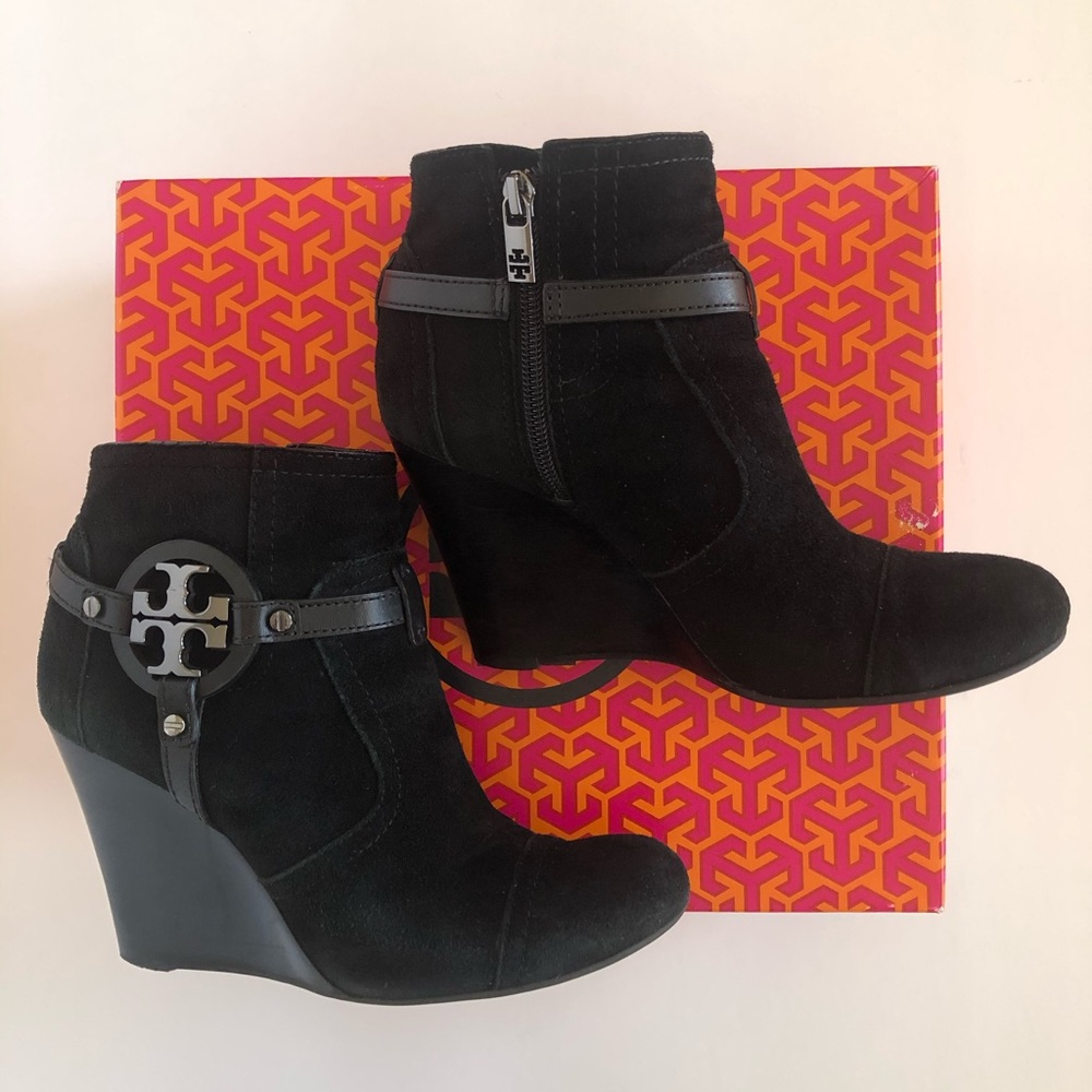 Tory Burch Aaden wedge soft suede in black size 7